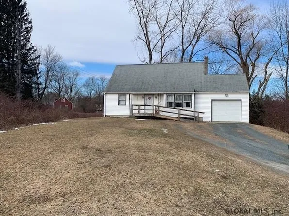 5 Mark St, Troy, NY 12180