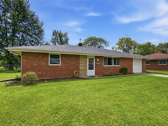 3rd image of 2313 Candlewood Dr