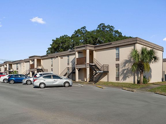 2nd image of 408 Marshall Ct NW Unit 5