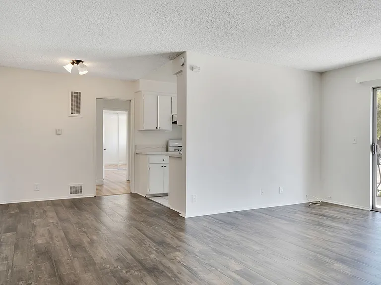 1518-1522 Euclid St — Photo 10