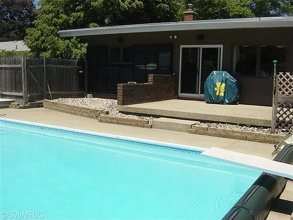 5th image of 14134 Carol St