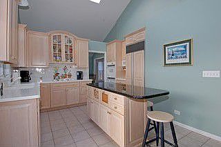 3rd image of 15 S Regency Dr E