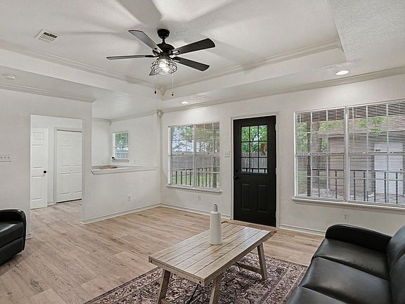 5th image of 801 N 37th St