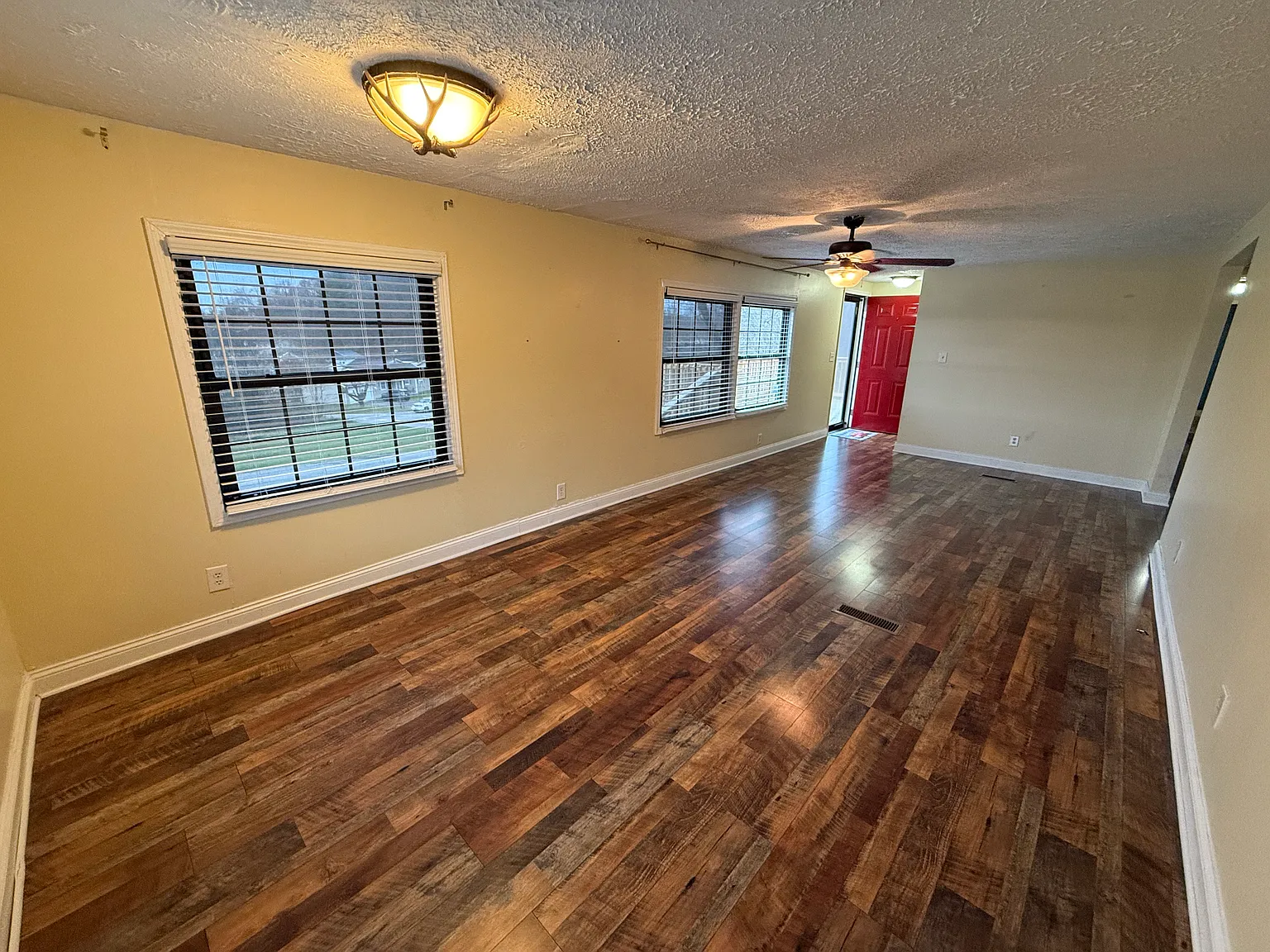 2 bed, 1680 sqft, $995 — Photo 3