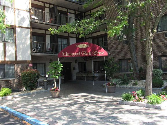 2nd image of 2 Elmwood Park Dr APT 316