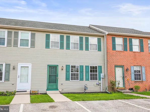 5 Oxwood Cir, New Oxford, PA 17350