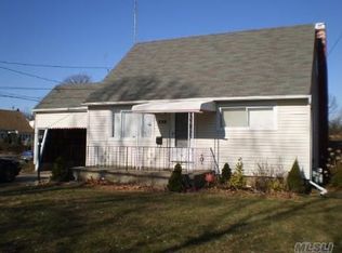 135 Oakland Ave, Deer Park, NY 11729