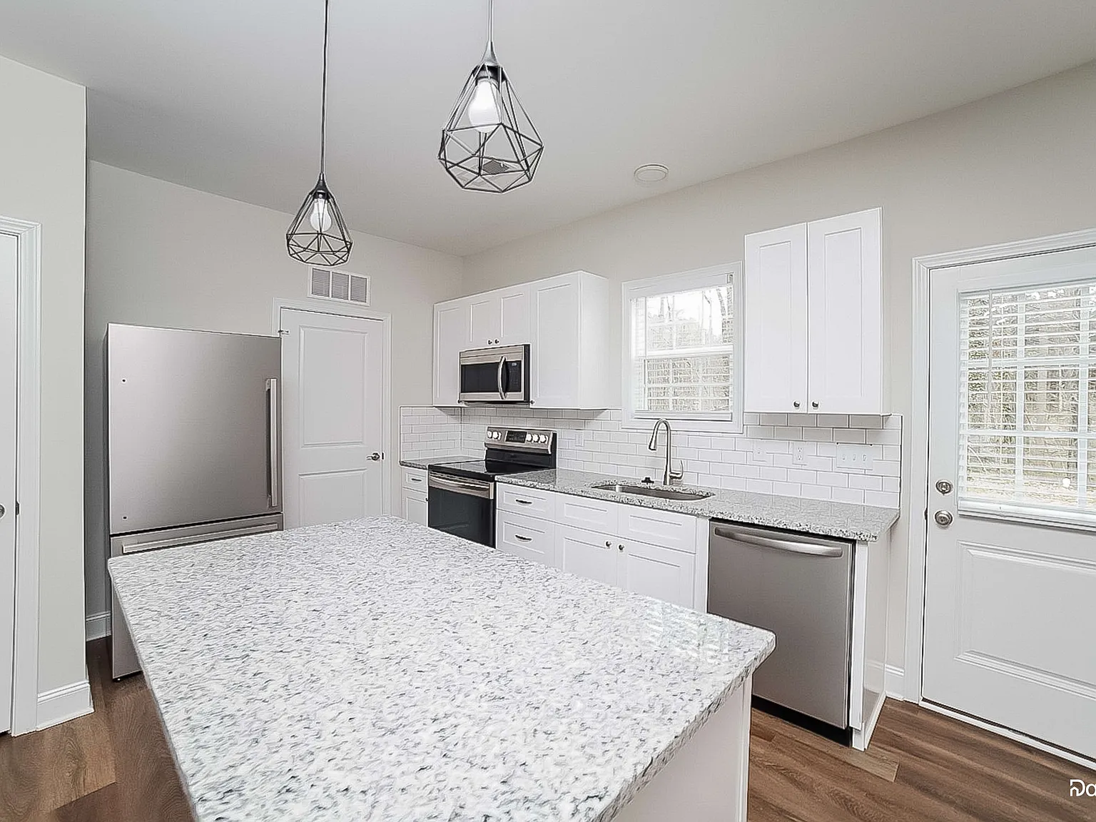 3 bed, 2.0 bath, 1142 sqft, $1,745 — Photo 4