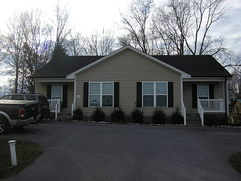 210 Crow Ave #B — Photo 2