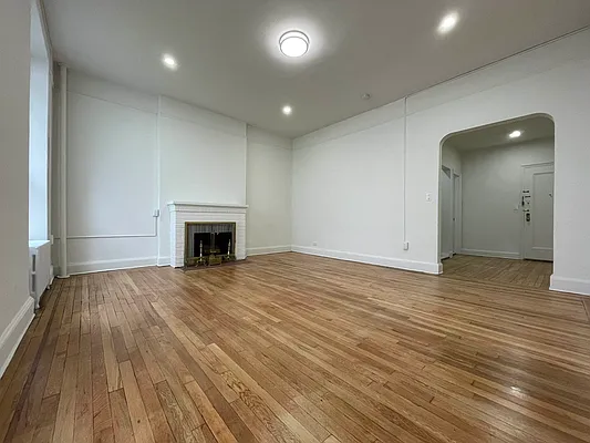 Rented by HOLTON REAL ESTATE INC. | media 12