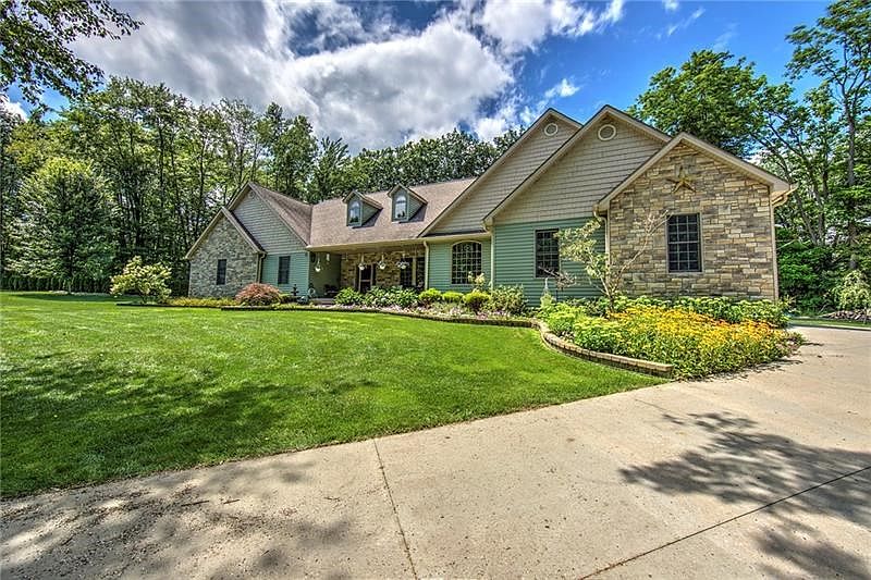 Welcome to 2857 Winner Road in Clark Boro, Mercer County with close proximity to Hermitage and the Shenango Reservoir.  This 6 b
