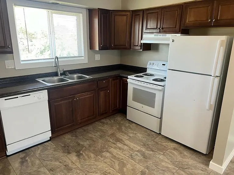 502 NE 78th Ave — Photo 7