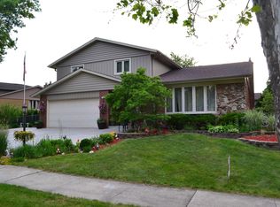 15232 Walnut Rd, Oak Forest, IL 60452