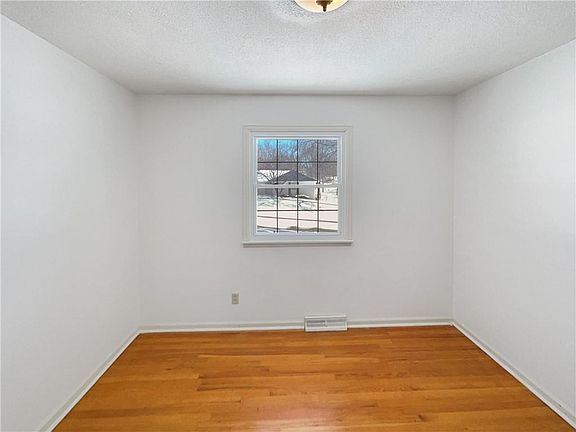 5th image of 2304 N 86th Ter