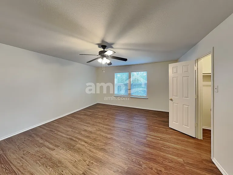8802 Mission Mdw — Photo 10