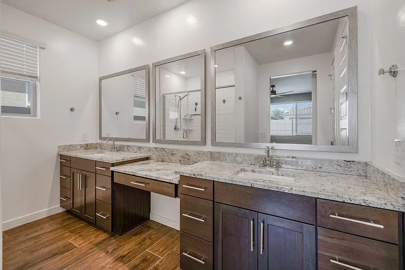 9820 E Tupelo Ave — Photo 3