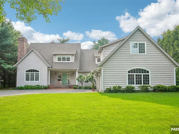 696 W Saddle River Rd, Ho Ho Kus, NJ 07423