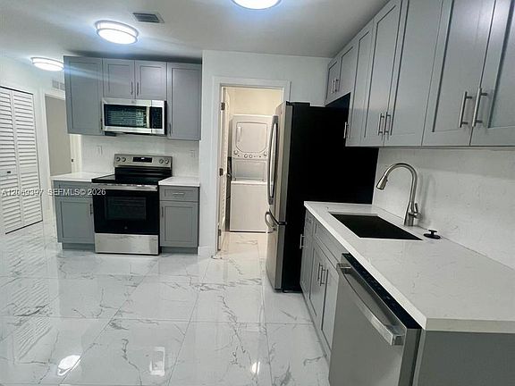 5th image of 1860 NW 19th St #203