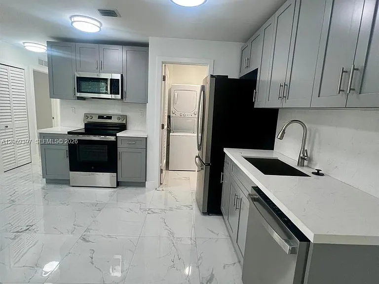 1860 NW 19th St #203 — Photo 5