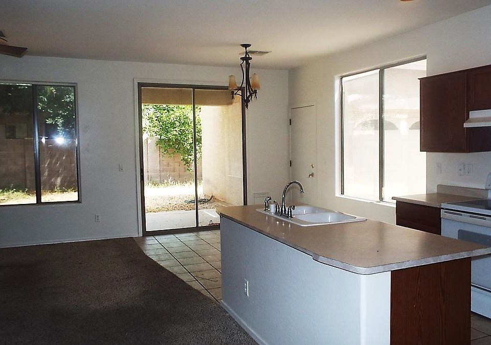 2nd image of 192 W Mahogany Pl