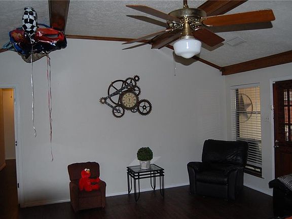 5th image of 910 Grinnell Dr