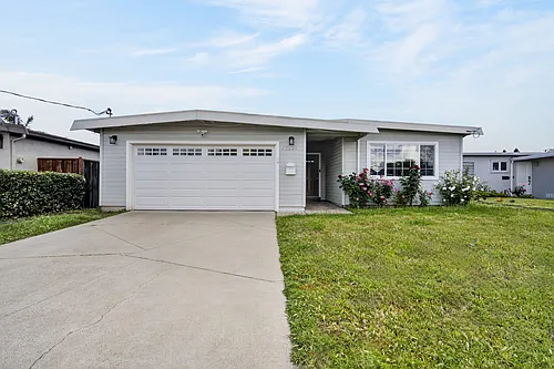42645 Newport Dr Photo 1
