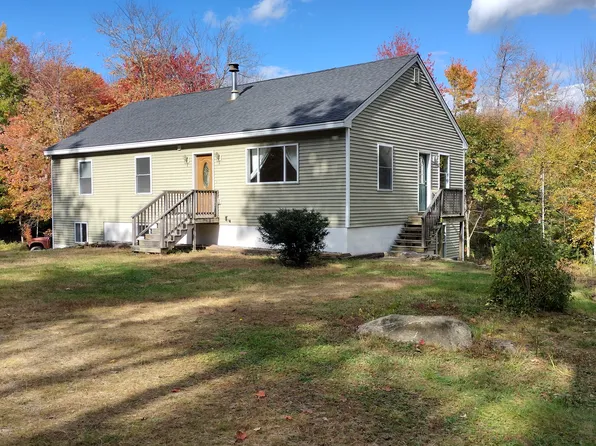 7 Puppy Plane Dr, Lebanon, ME 04027