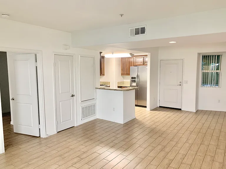 The Watermarque Apartments — Photo 15