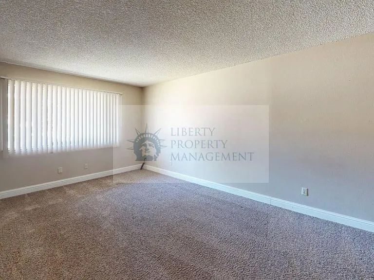 1640 W Rumble Rd #B — Photo 3