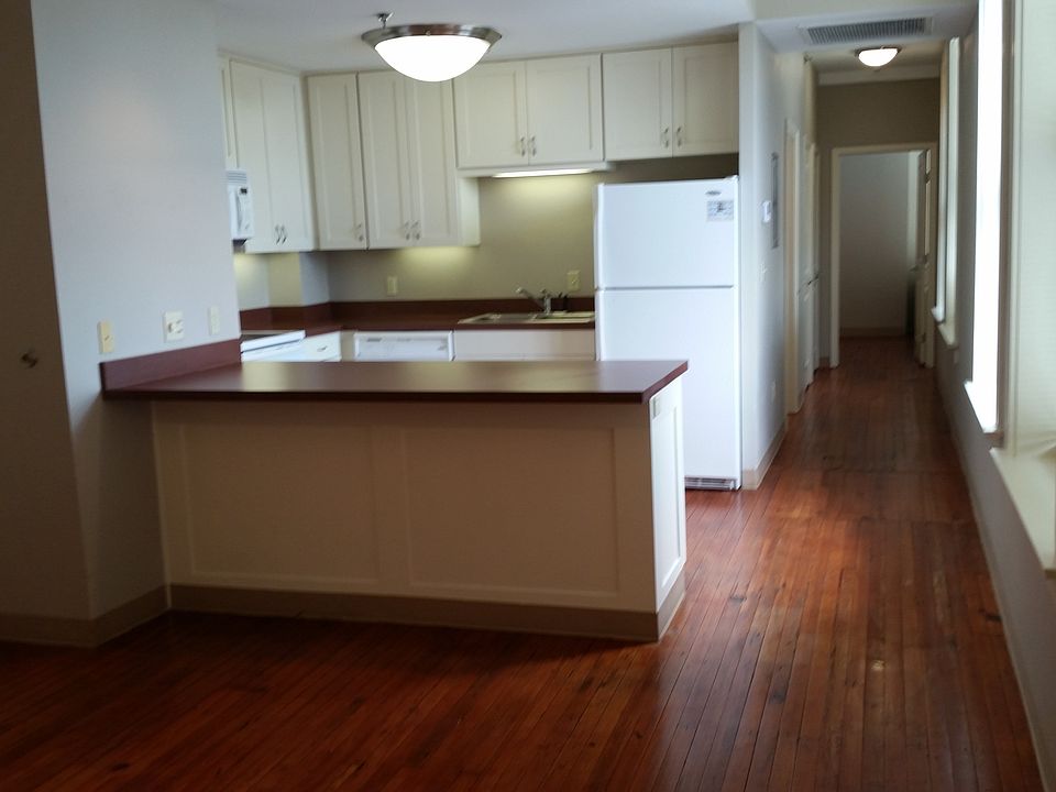 Living Room/Kitchen