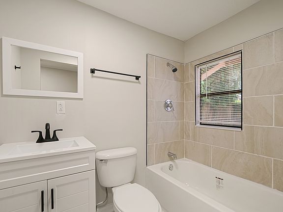 2nd image of 1831 Walnut St #2