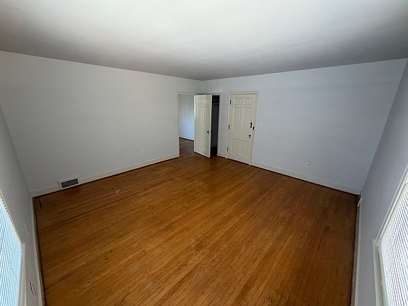 5th image of 2118 Emerson Ave #3