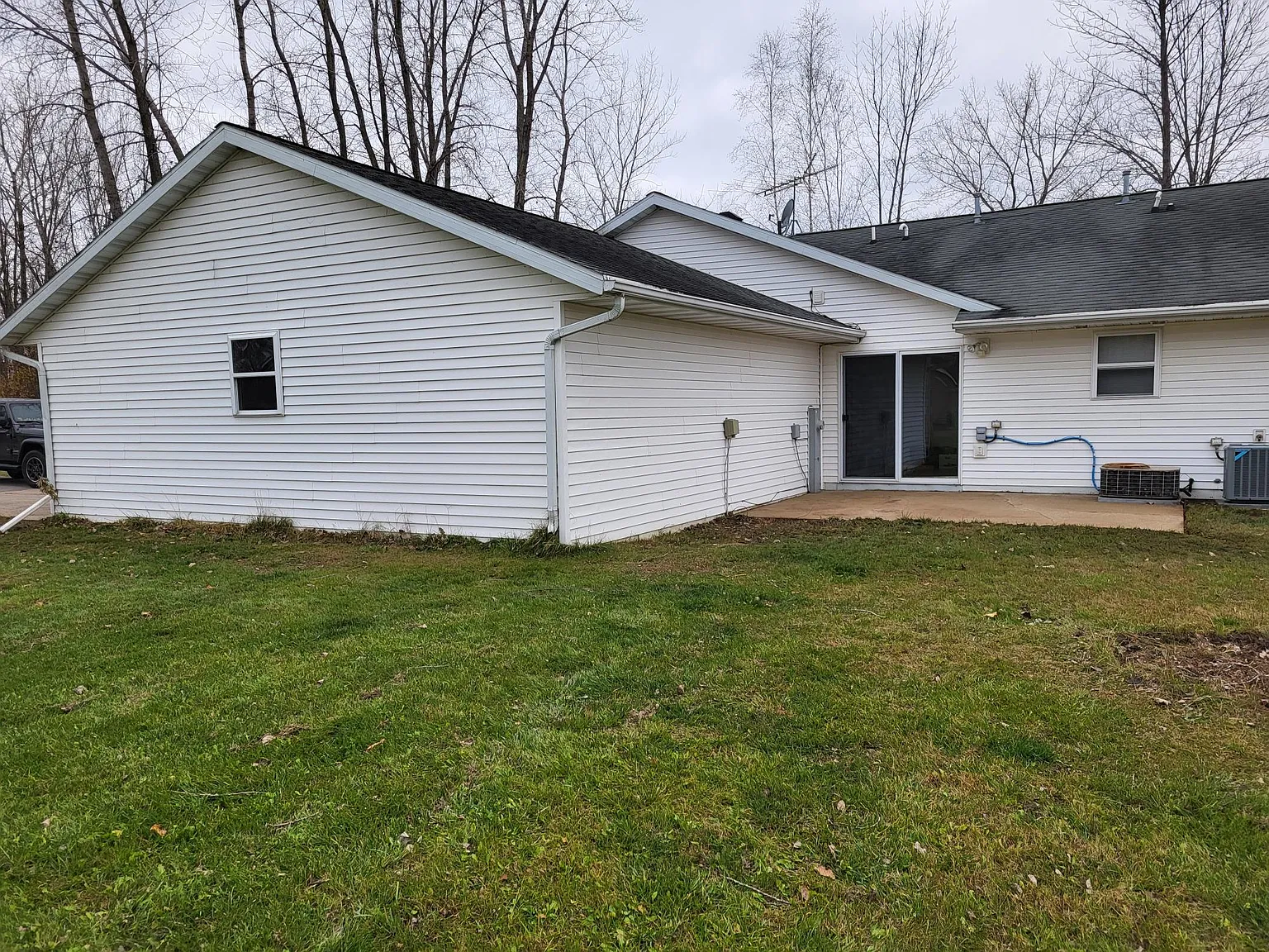 3 bed, 1400 sqft, $1,500 — Photo 2