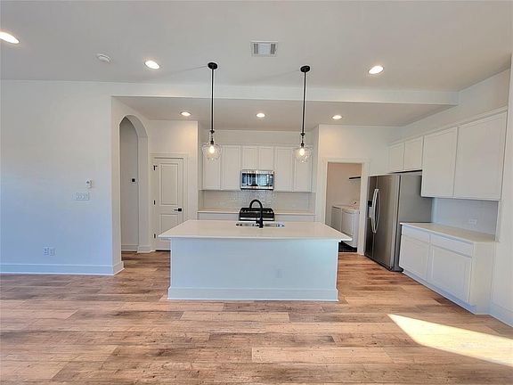 3rd image of 8558 Sommery Ln