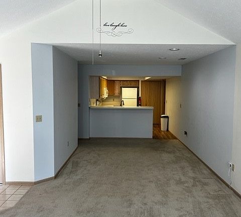 4th image of 4002 Villas Dr