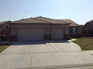 26 N Brehler Ave, Sanger, CA 93657