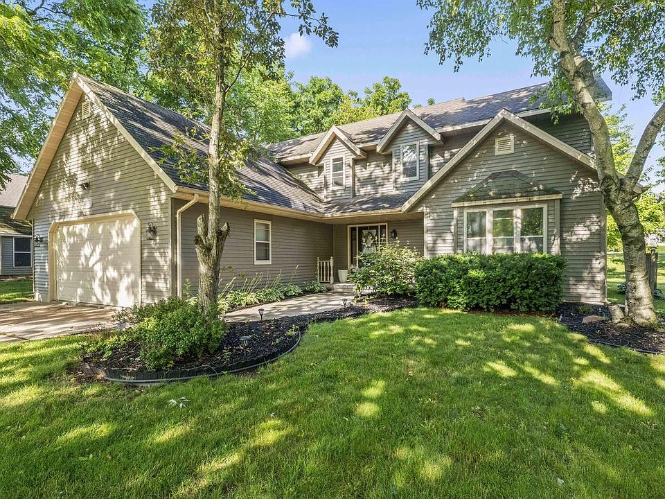 1st image of 612 Sweetbriar LANE