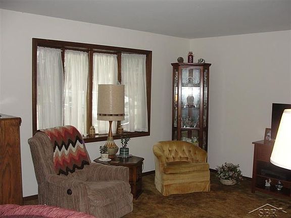 2nd image of 2400 N Berkshire Dr
