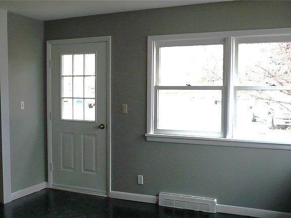 3rd image of 515 E Broadway Ave