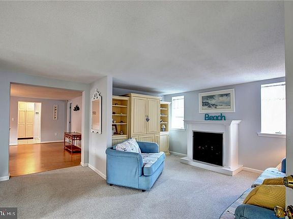 5th image of 13 W Harmony Ave
