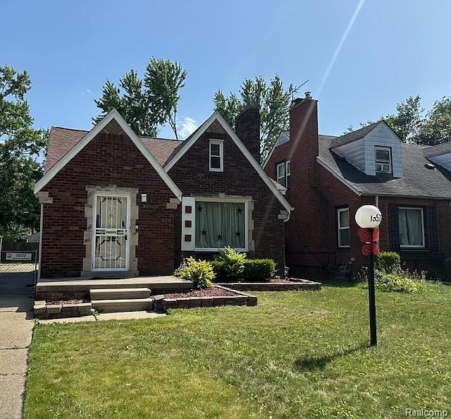 1st image of 15572 Fordham St