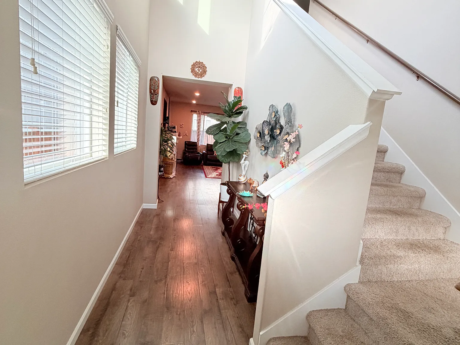 4 bed, 2.5 bath, 2551 sqft, $3,200 — Photo 2
