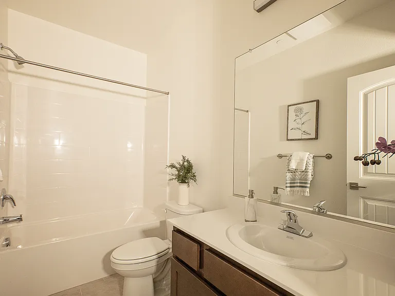 906 N Olive Ave — Photo 11