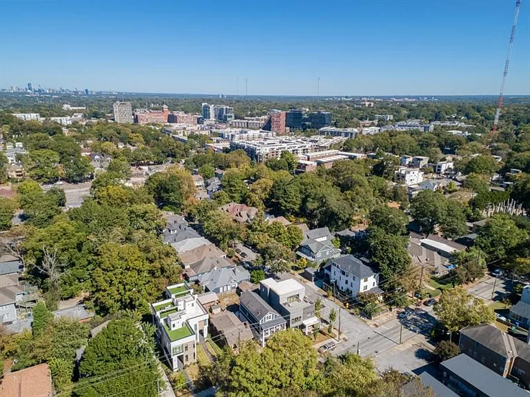 546 Highland Ave NE — Photo 42