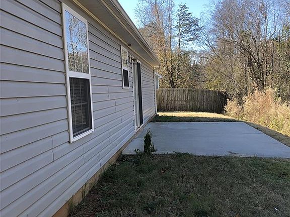 4th image of 18 Dillingham Ct