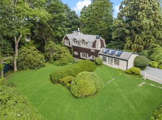 37 Continental Dr, Middletown, RI 02842