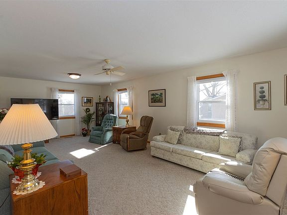 3rd image of 110 Green Meadows Dr