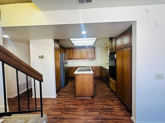 3rd image of 1314 W Apricot Ave
