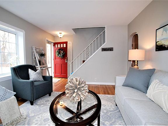 3rd image of 1833 Grove Dr