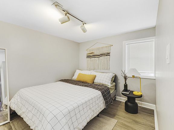 2nd image of 3007 N Ashland Ave #Chg